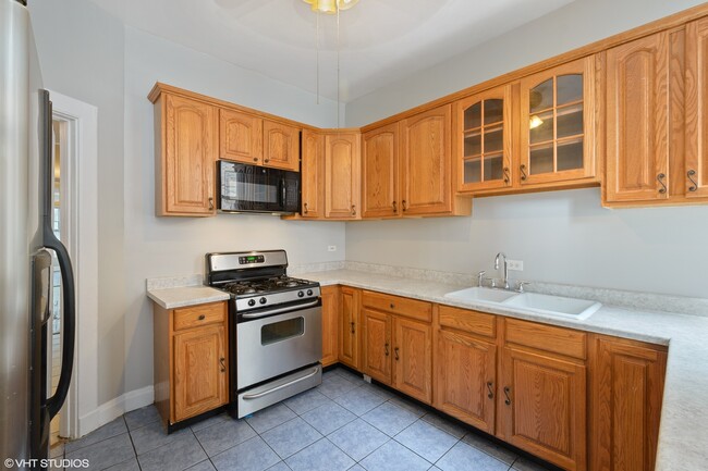 Building Photo - 703 S Ada St