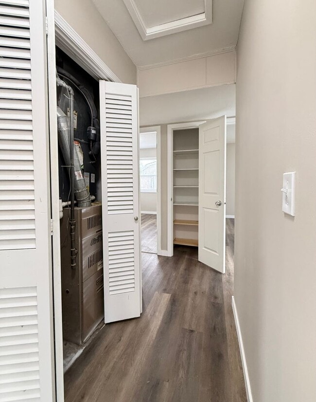 Building Photo - Updated Home in Lewis Central School District