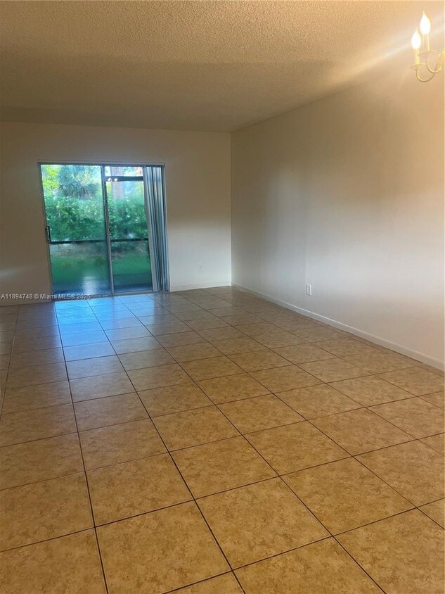 Foto principal - 725 NW 103rd Terrace