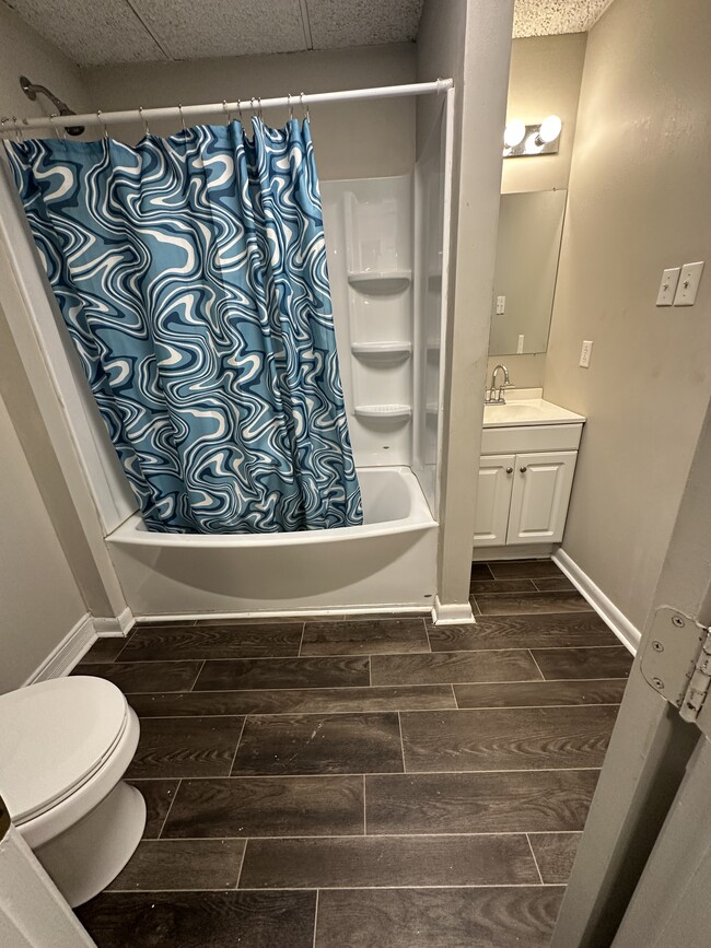 Building Photo - 1208 Hull St