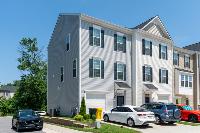 exterior - 214 Gunther Plz