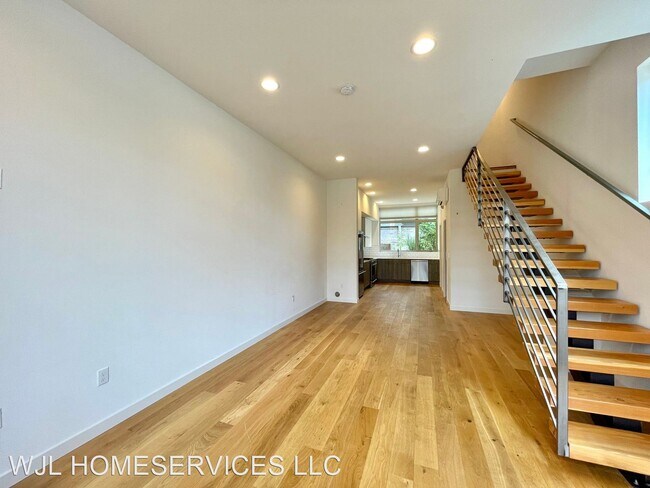 Foto del edificio - 3 br, 2.5 bath House - 3043 C 21st Ave W