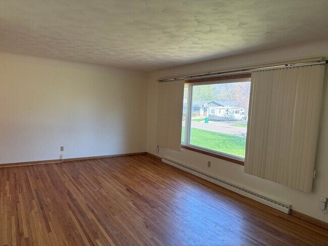 Foto del edificio - Comfortable, Updated Home in the Heart of Roseville. Avail NOW. *In-Unit Laundry*
