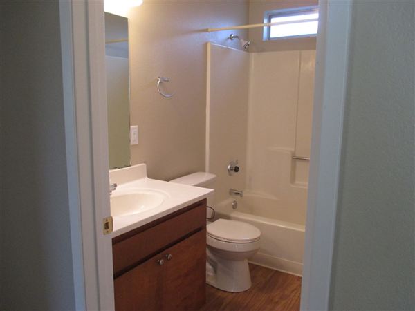 Building Photo - 712 Gardenia Cir