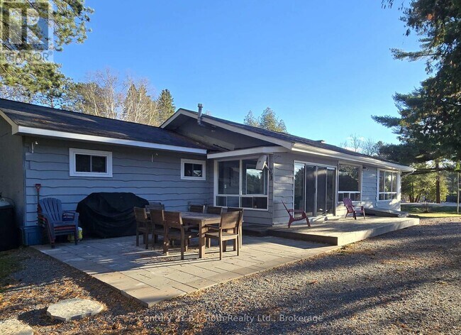 Building Photo - 375 Santas Village Rd