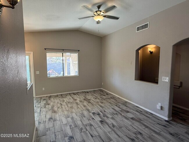 Foto del edificio - 8136 N Carefree Wy