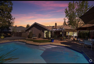 Building Photo - 504 Bridle Ct