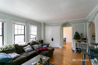 Building Photo - 1620 W Farwell Ave