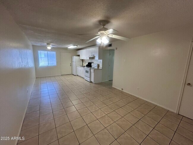 Foto del edificio - 1857 E University Dr