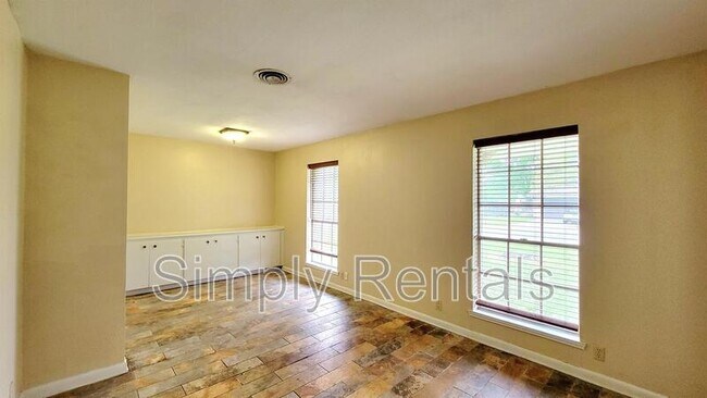 Foto del edificio - 2614 Tanglewood Dr