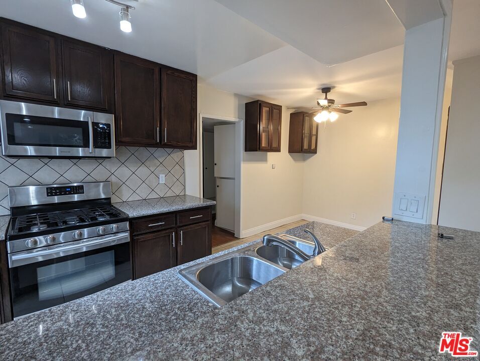 Foto principal - 633 N Sweetzer Ave