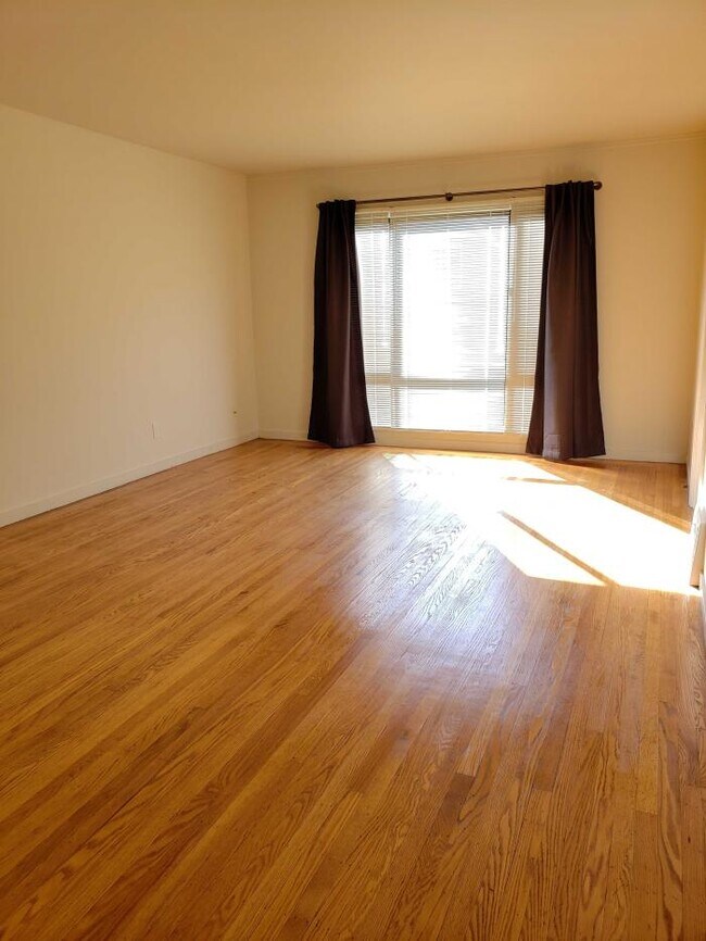 Building Photo - 2 bedroom in San Francisco CA 94122