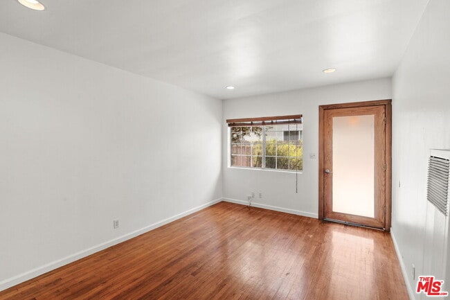 Building Photo - 1405 Ocean Park Blvd