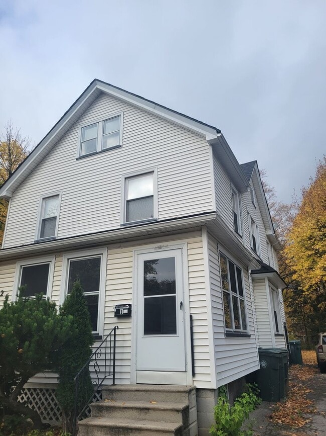 Building Photo - 126 Flanders St
