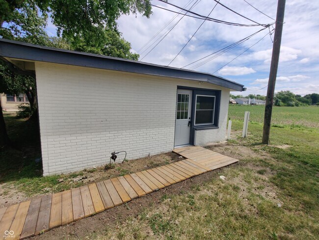 Building Photo - 1642 N Michigan Rd