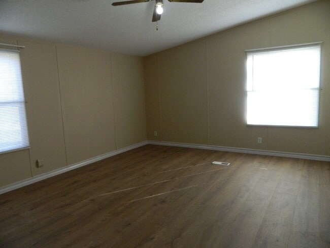 Foto del edificio - 3434 2nd St