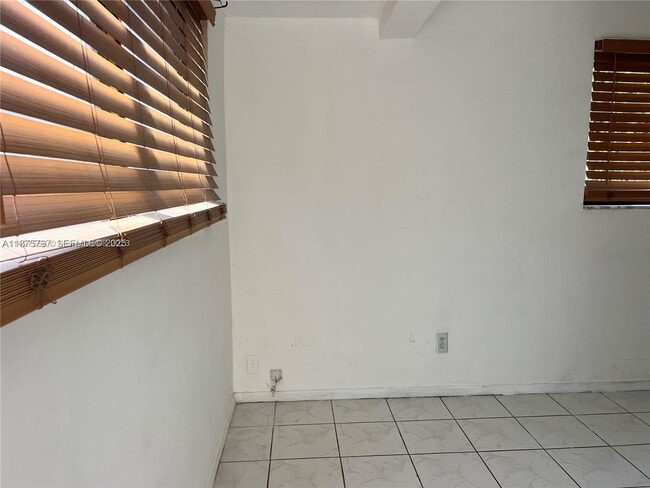 Building Photo - 7021 SW 30th St