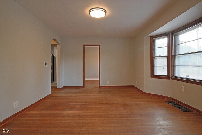 Foto del edificio - 545 E Westfield Blvd