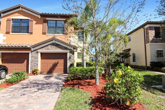 Building Photo - Gran Paradiso Annual Townhome for Rent