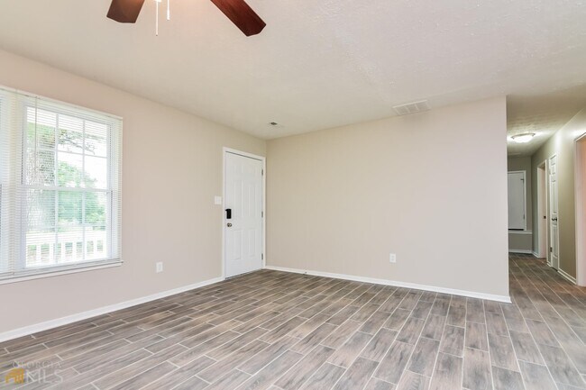 Building Photo - 3717 Paddington Trail