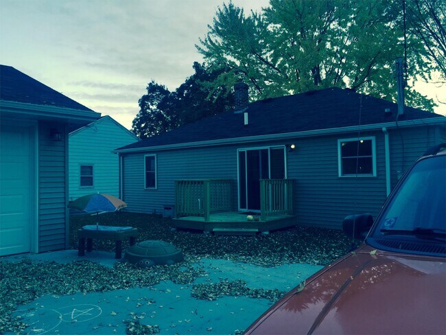 Building Photo - 3009 N Oneida St