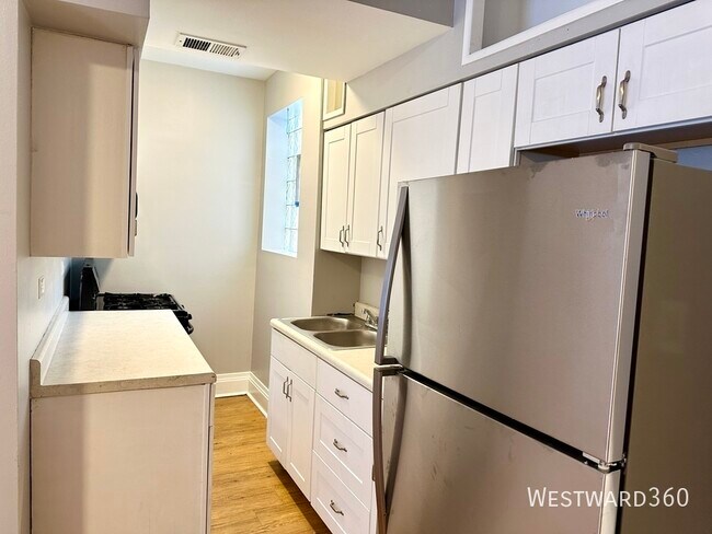 Foto del edificio - 1769 W Greenleaf Ave