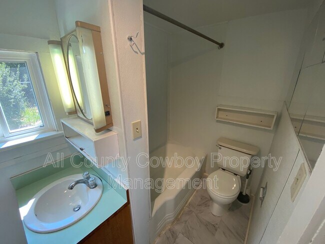 Foto del edificio - 510 E Lewis St