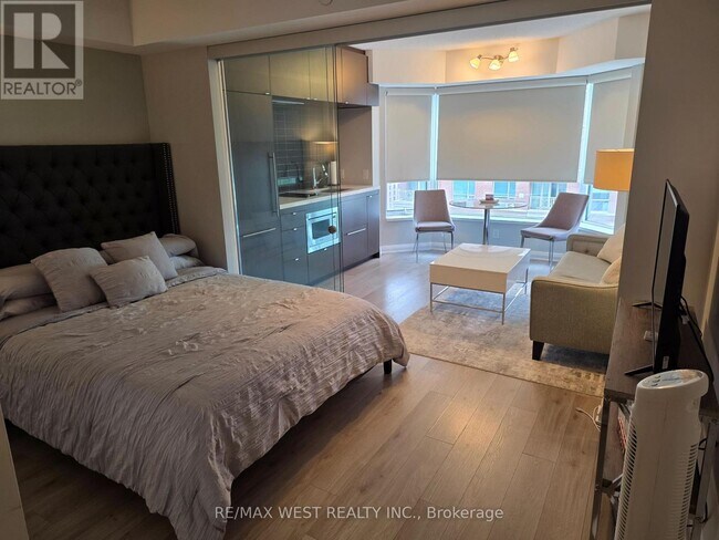 Photo du bâtiment - 155 Yorkville Ave