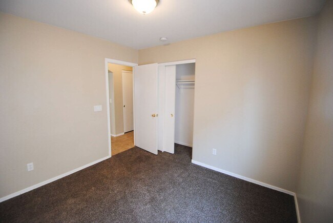 Building Photo - 146 N 223rd Ave