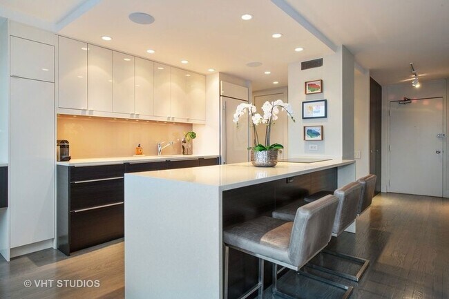 Building Photo - 88 W Schiller St