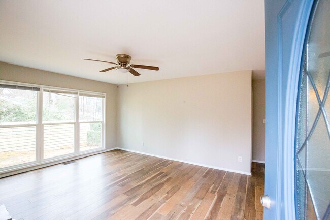Foto del edificio - 5022 Fairmont Rd SE