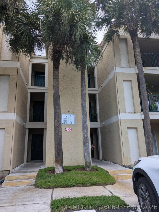 Foto del edificio - 733 Riverside Dr