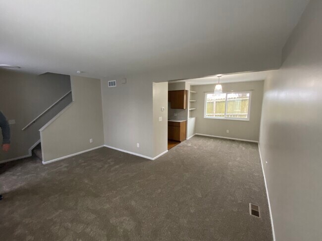 Building Photo - 428 Pettibone St