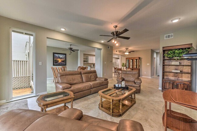 Building Photo - Lake Front Townhome with resort-like Views!