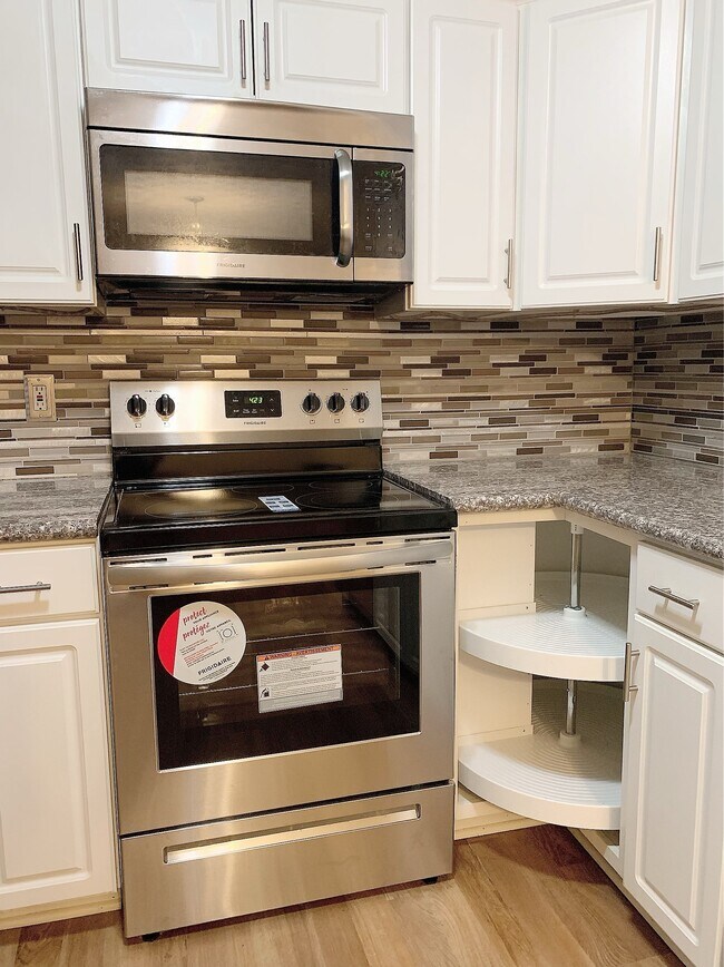 New Stainless Steel Stove - 5325 Portland St