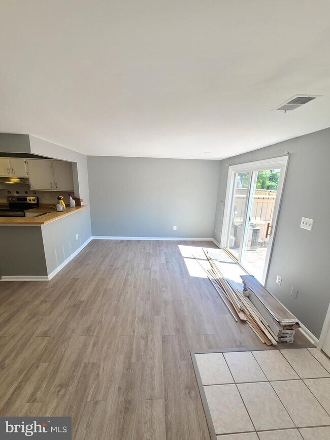 Building Photo - 8715 Welbeck Way