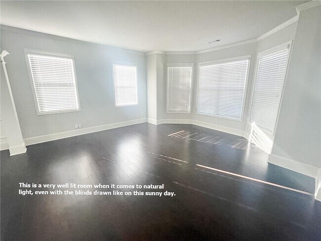 Building Photo - 3960 Miramount Overlook