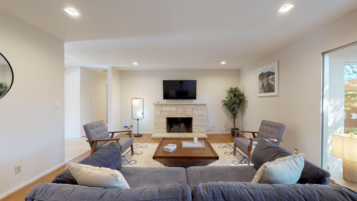 Primary Photo - Room in 6 Bedroom Home at 1233 Levin Ave