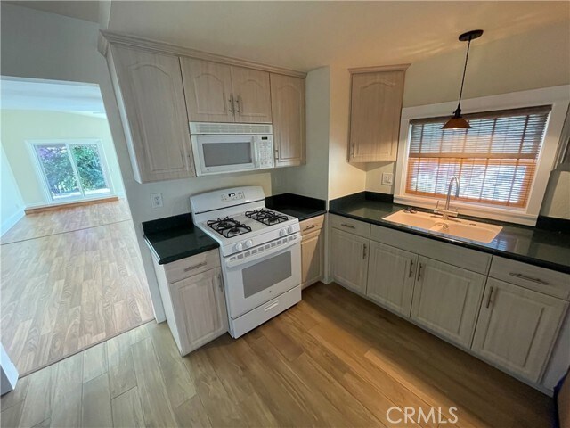 Building Photo - 2668 Hacienda Dr