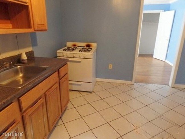 Building Photo - 3 br, 2 bath - 218 Orchard St # 220