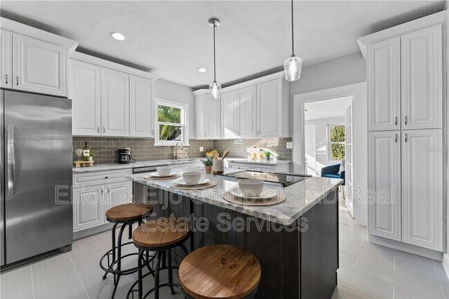 Foto del edificio - 3220 Clubhouse Rd