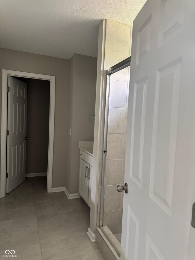 Foto del edificio - 8758 Howlett Ln