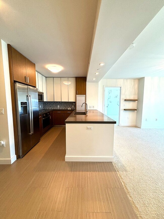 Foto del edificio - Luxurious 2 Bedroom, 2 Bath Condo with Stu...