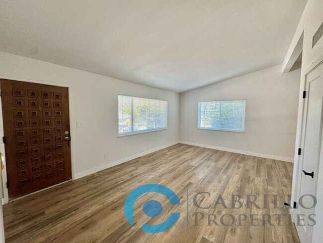 Foto del edificio - 3182 Central Ave