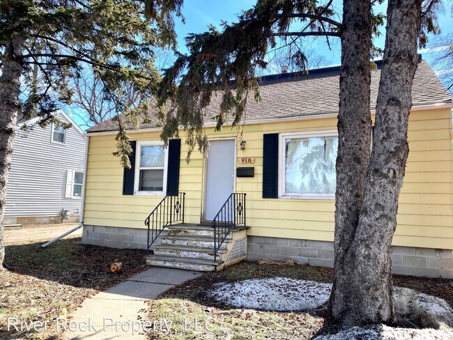 Building Photo - 4 br, 1.5 bath House - 916 12th Ave N