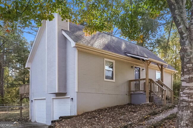 Building Photo - 3991 Woodland Cir SE