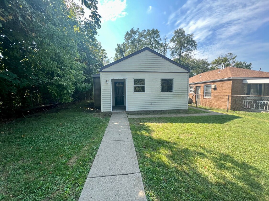 Primary Photo - Updated Home! - 3 Bedroom 1 Bathroom - Pit...