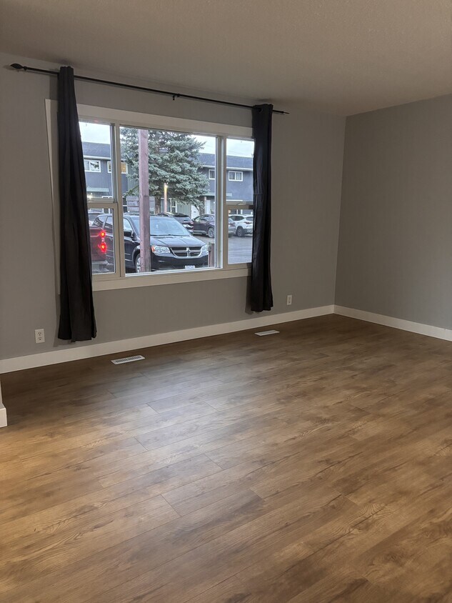 Photo principale - 1900-3001900 Strathcona Ave