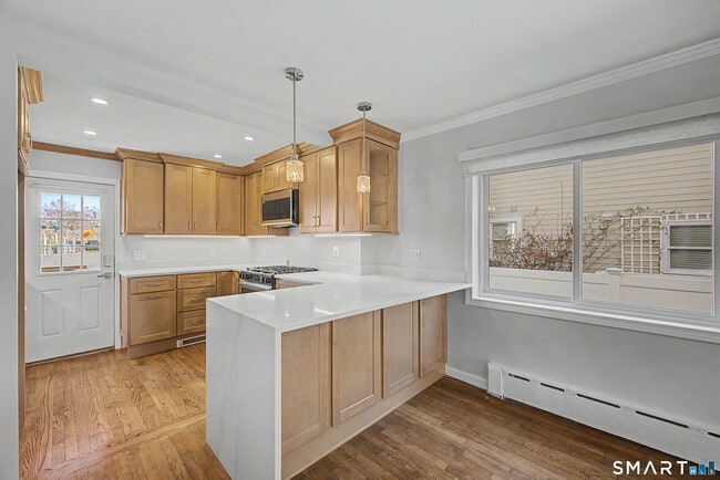 Building Photo - 85 Iroquois Rd