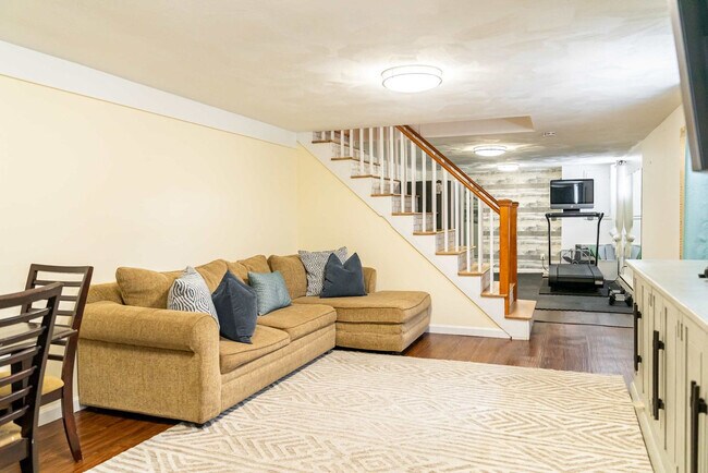 Foto del edificio - 78 Claypit Hill Rd